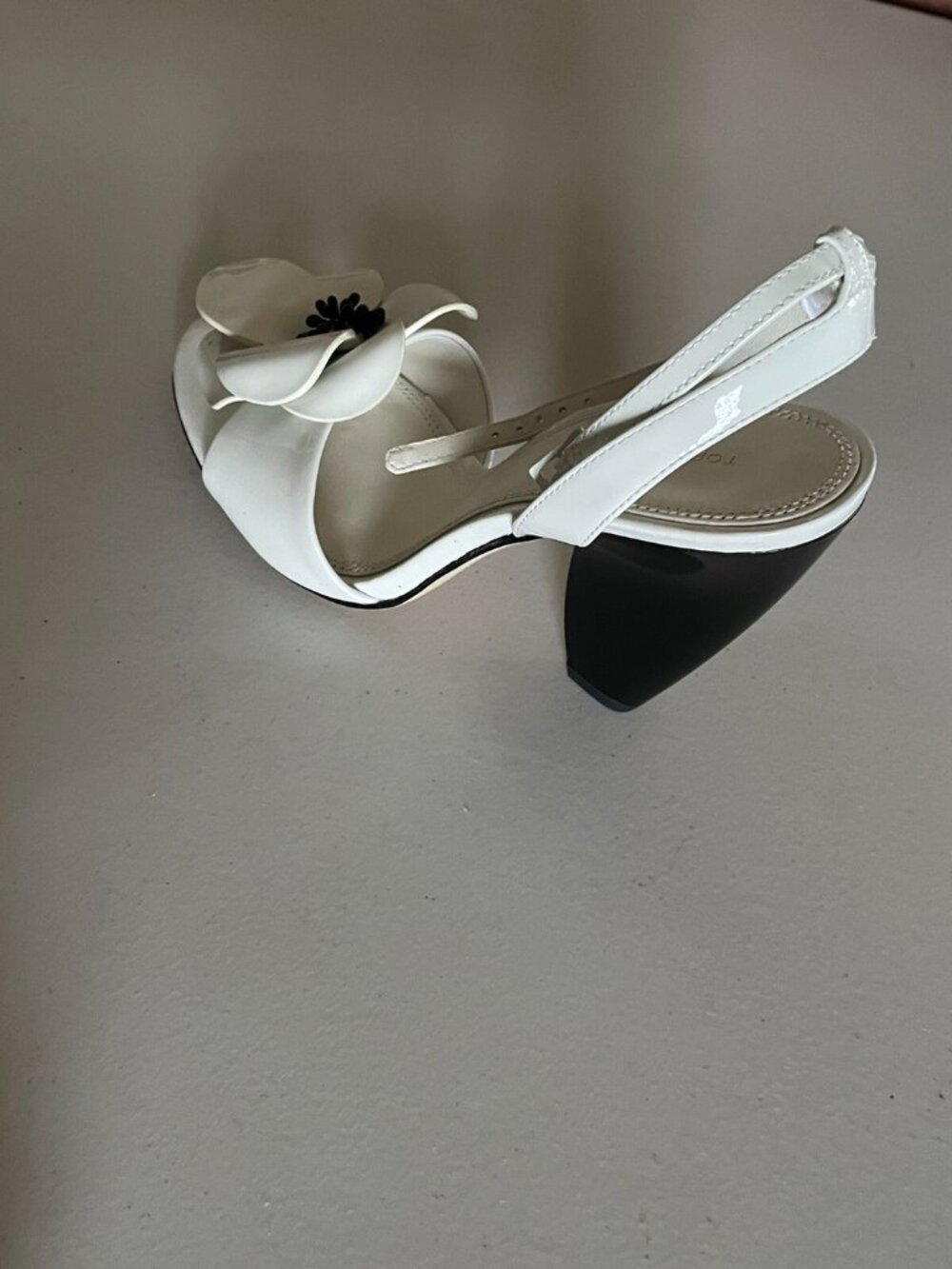 TORY BURCH PATENT LEATHER FLOWER HEELED SANDALS ANKLE STRAP - Picture 7 of 8